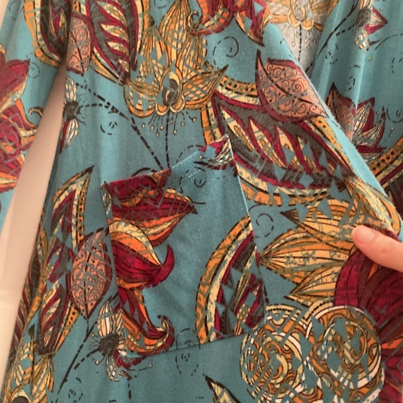 LulaRoe Sarah Cardigan - Picture 2 of 3